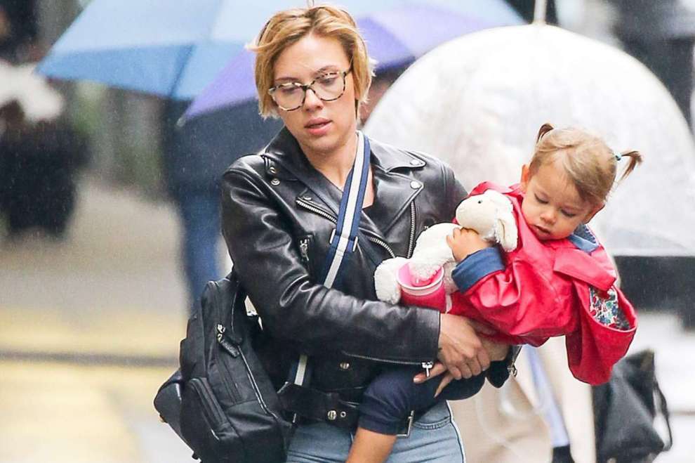 Scarlett Johansson and her daughter, Rose. 