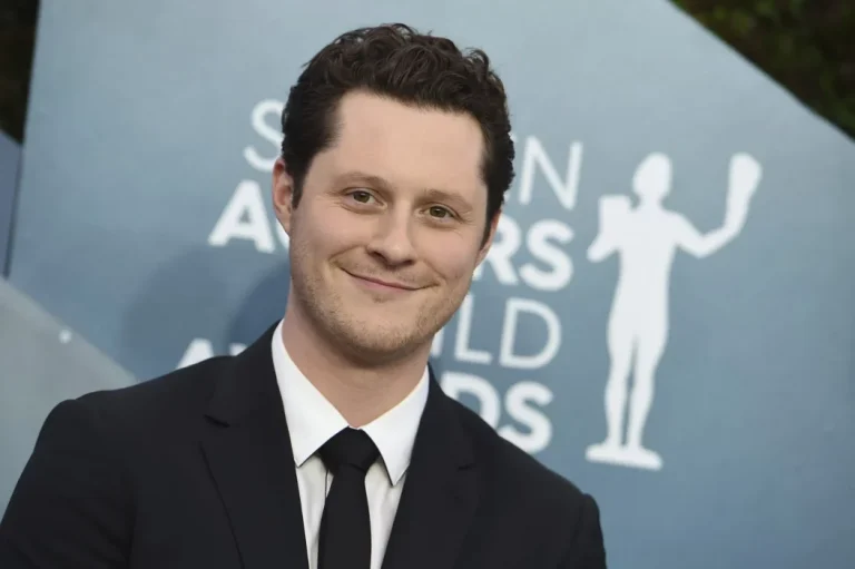 Is Noah Reid Aka Peter From Schitt