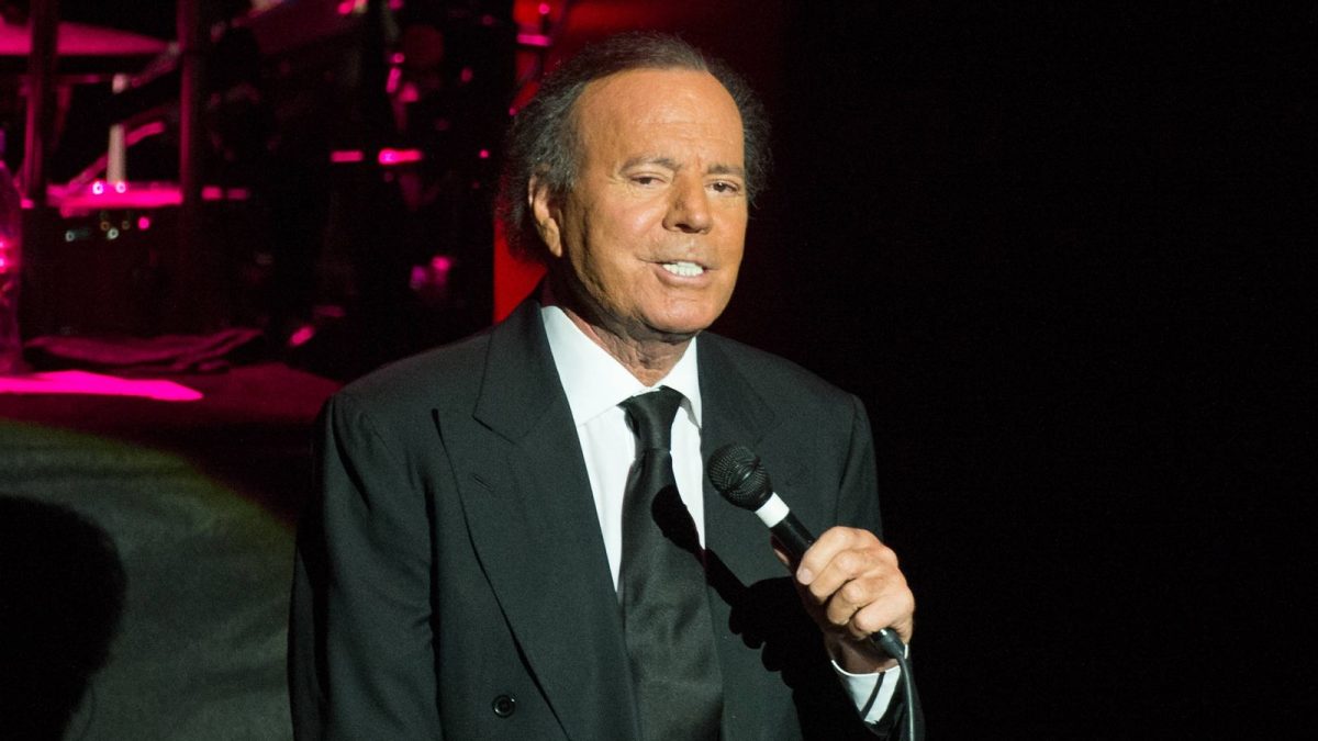 Julio Iglesias Net Worth