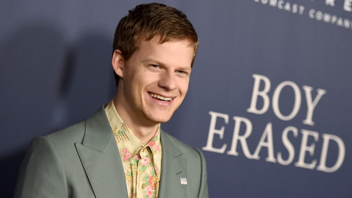 Lucas Hedges Gay