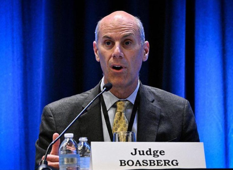 “Breaking Legal Boundaries: US Judge Threatens Contempt Charges Against Trump Administration in Historic Standoff”