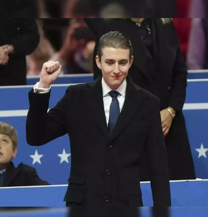 Barron Trump’s Inauguration Appearance Sends Social Media into a Frenzy: A Tiny Detail That’s Making Big Waves”