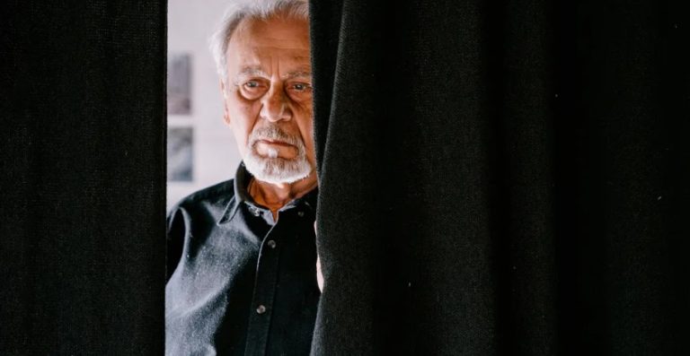 Grandfather’s Heartbreaking Reunion: Kicked Out of Granddaughter’s Party, Only to Discover a Bittersweet Truth”