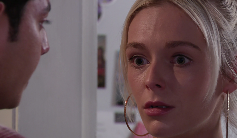 Coronation Street: Lauren is shocked!